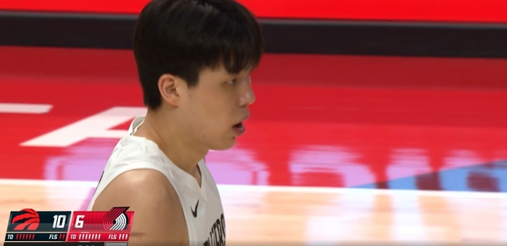 世界杯高清赛事直播地址-积极性拉满！杨瀚森首节登场已经连续拿下3个篮板！