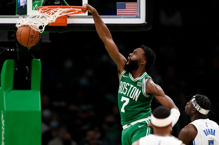 世界杯手机观看app下载-解说：从得分手到球队领袖 杰伦·布朗还需学习 得串联好球队