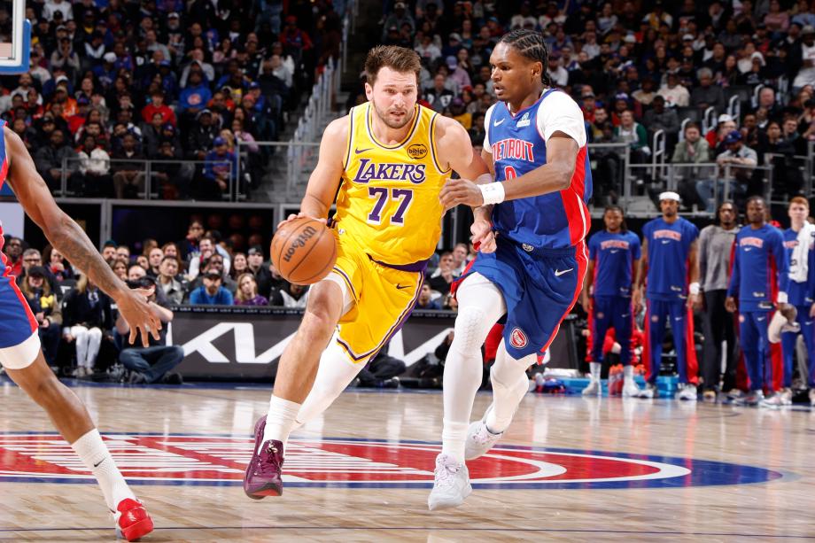 世界杯高清赛事直播地址-东契奇空砍32+7+6 湖人惜败活塞9连胜遭终结